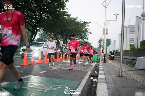 Race photo from Smartfren Run 2025 