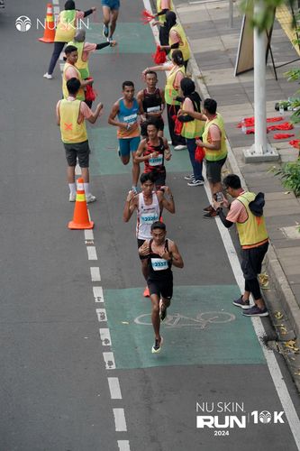 Race photo from Nu Skin Run 10K