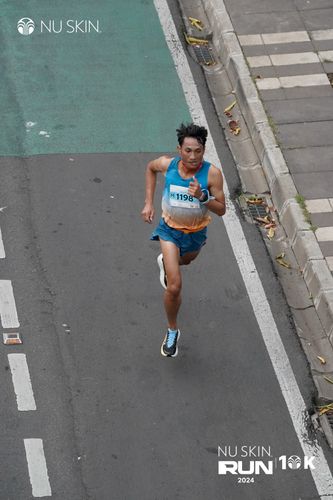 Race photo from Nu Skin Run 10K
