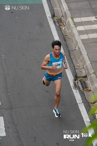 Race photo from Nu Skin Run 10K