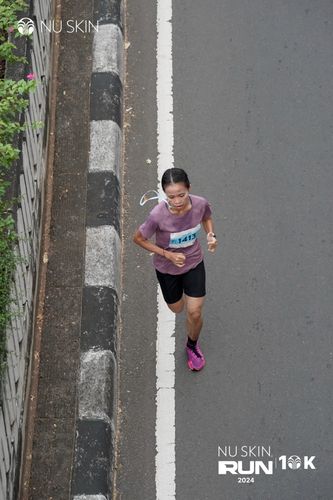 Race photo from Nu Skin Run 10K