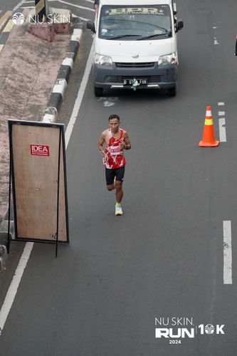 Race photo from Nu Skin Run 10K