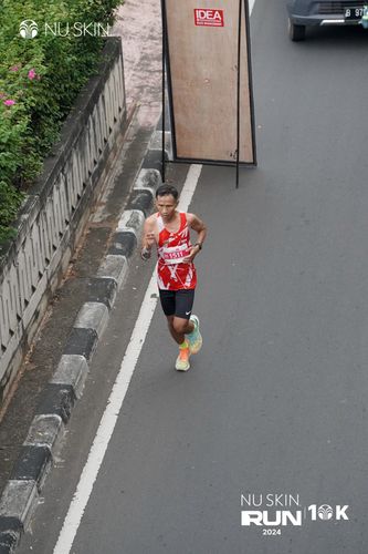 Race photo from Nu Skin Run 10K