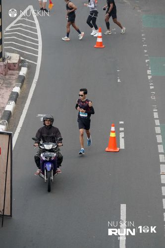 Race photo from Nu Skin Run 10K