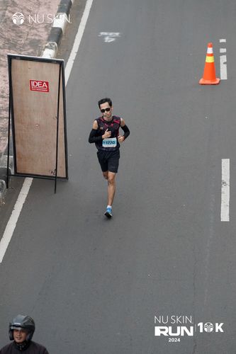 Race photo from Nu Skin Run 10K
