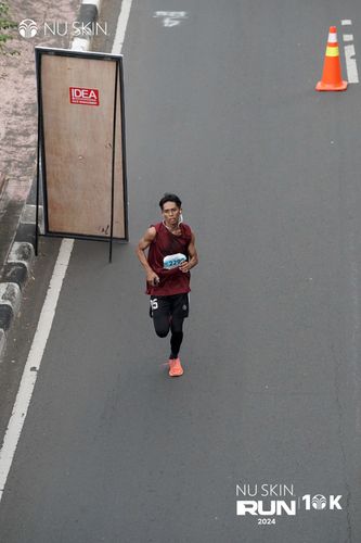 Race photo from Nu Skin Run 10K