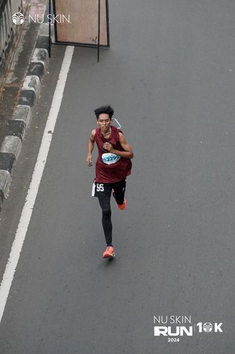 Race photo from Nu Skin Run 10K