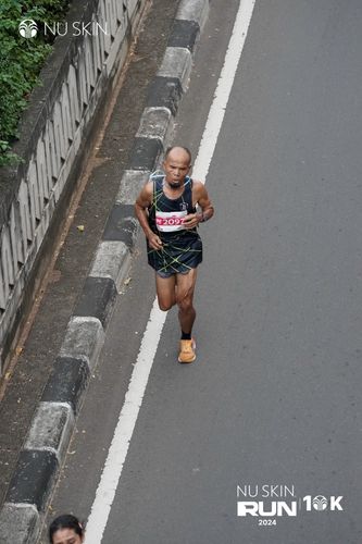 Race photo from Nu Skin Run 10K