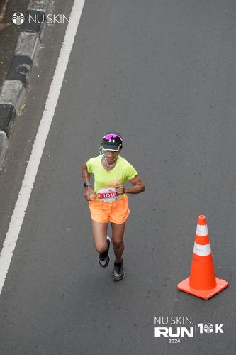 Race photo from Nu Skin Run 10K