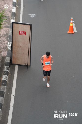 Race photo from Nu Skin Run 10K