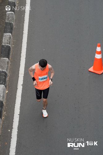 Race photo from Nu Skin Run 10K
