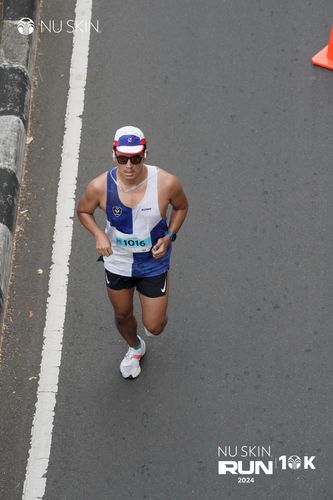 Race photo from Nu Skin Run 10K