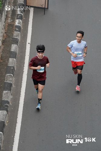 Race photo from Nu Skin Run 10K