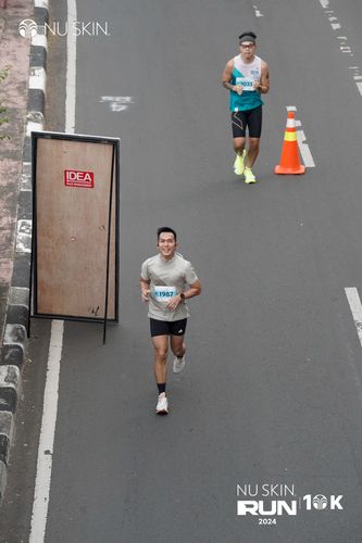 Race photo from Nu Skin Run 10K