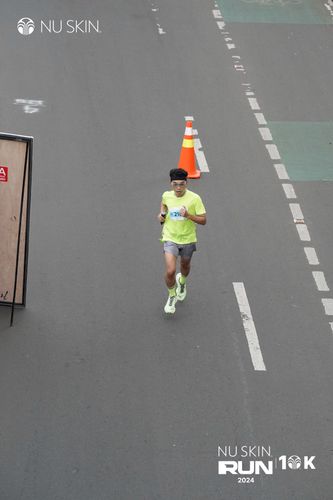 Race photo from Nu Skin Run 10K