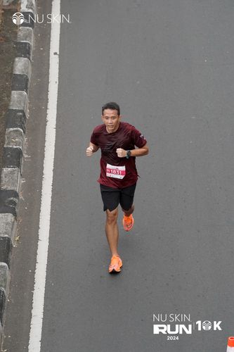 Race photo from Nu Skin Run 10K