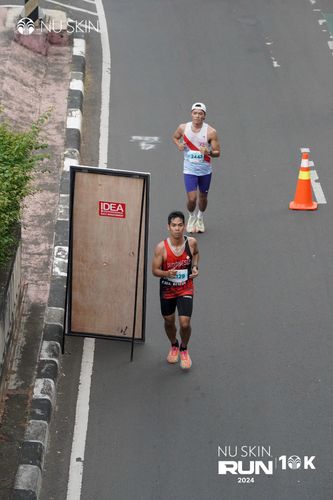 Race photo from Nu Skin Run 10K