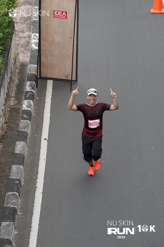 Race photo from Nu Skin Run 10K