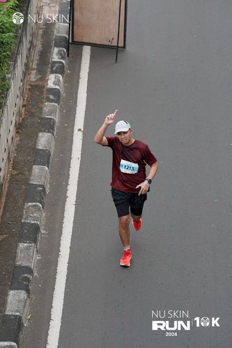 Race photo from Nu Skin Run 10K