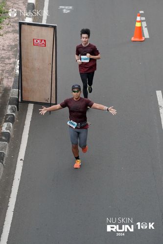 Race photo from Nu Skin Run 10K