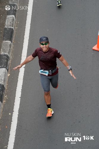 Race photo from Nu Skin Run 10K