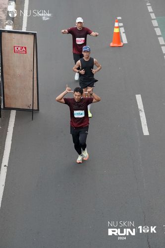 Race photo from Nu Skin Run 10K
