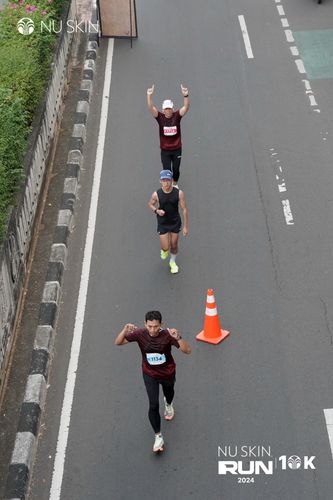 Race photo from Nu Skin Run 10K