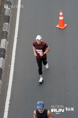 Race photo from Nu Skin Run 10K