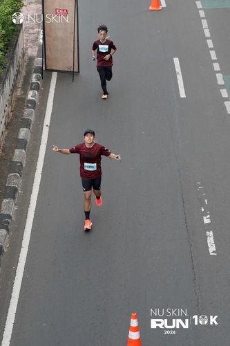 Race photo from Nu Skin Run 10K