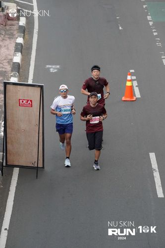 Race photo from Nu Skin Run 10K