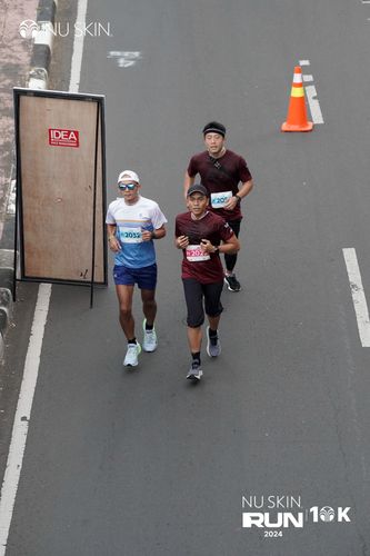 Race photo from Nu Skin Run 10K