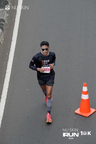 Race photo from Nu Skin Run 10K
