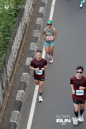 Race photo from Nu Skin Run 10K