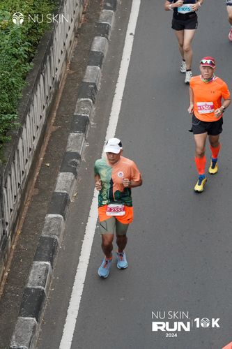 Race photo from Nu Skin Run 10K