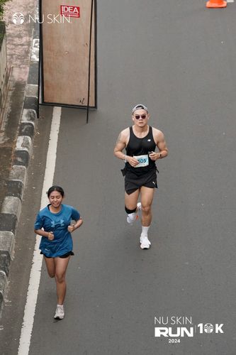 Race photo from Nu Skin Run 10K