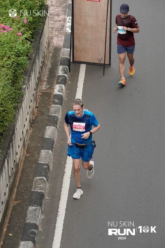 Race photo from Nu Skin Run 10K