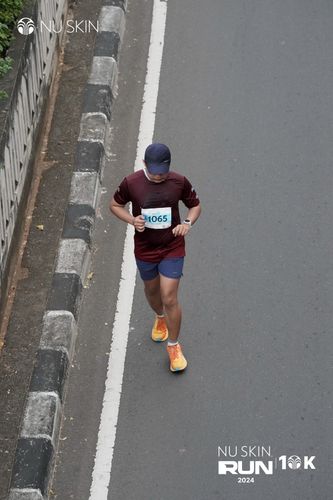 Race photo from Nu Skin Run 10K