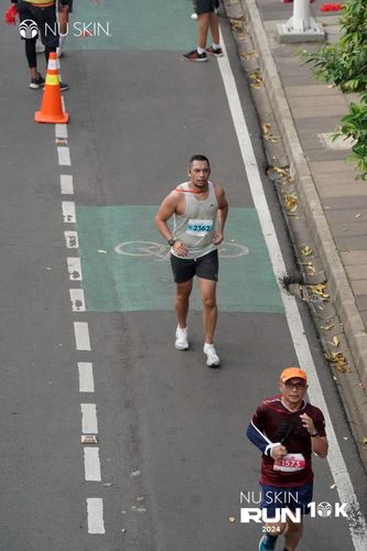 Race photo from Nu Skin Run 10K