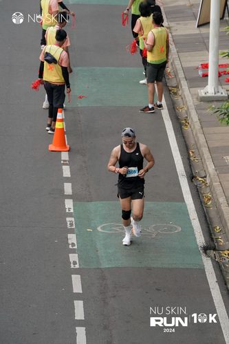 Race photo from Nu Skin Run 10K