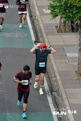 Race photo from Nu Skin Run 10K