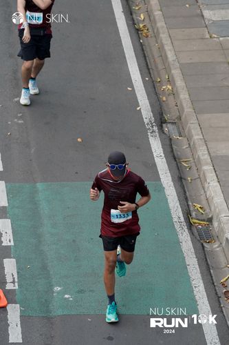 Race photo from Nu Skin Run 10K