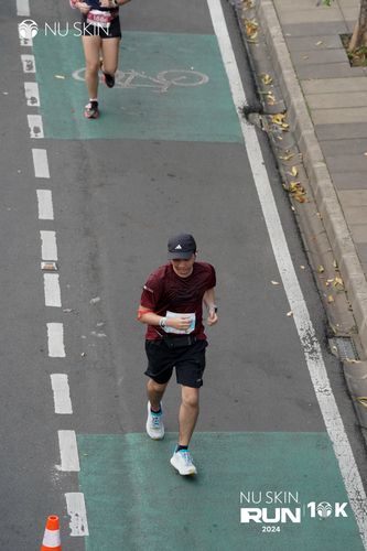 Race photo from Nu Skin Run 10K