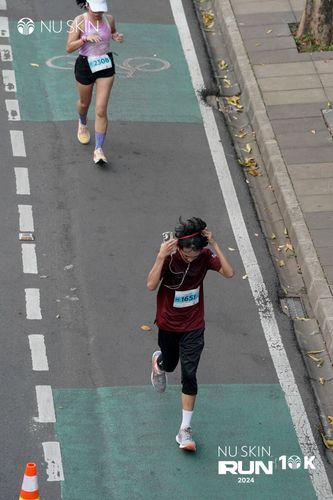 Race photo from Nu Skin Run 10K