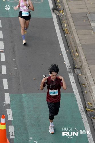 Race photo from Nu Skin Run 10K