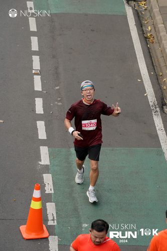 Race photo from Nu Skin Run 10K