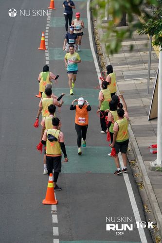 Race photo from Nu Skin Run 10K