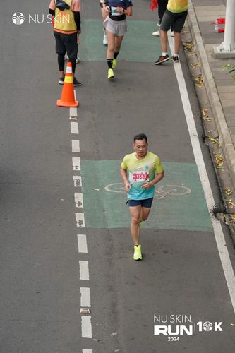 Race photo from Nu Skin Run 10K