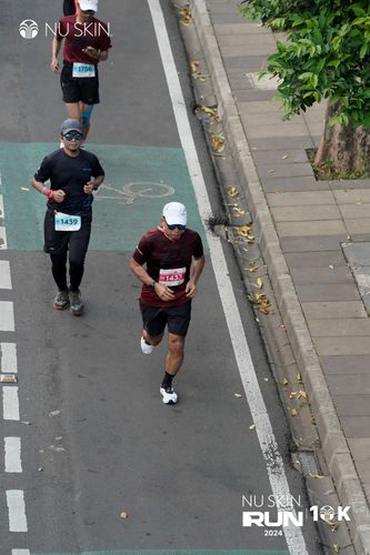 Race photo from Nu Skin Run 10K