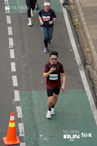 Race photo from Nu Skin Run 10K