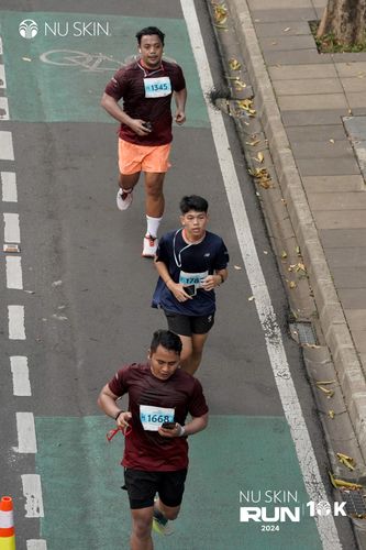 Race photo from Nu Skin Run 10K